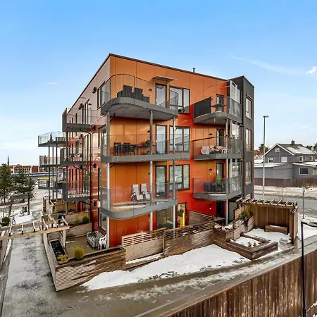 Brand New Top Floor Central Apartment, Easy Access With Train From Vaernes Airport Appartement *