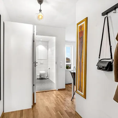 Brand New Top Floor Central Apartment, Easy Access With Train From Vaernes Airport